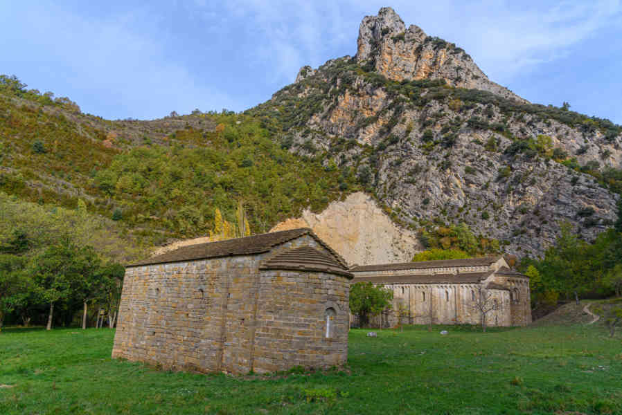 Huesca - Beranuy 01 - ermita de San Pablo y monasterio de Santa María de Obarra.jpg